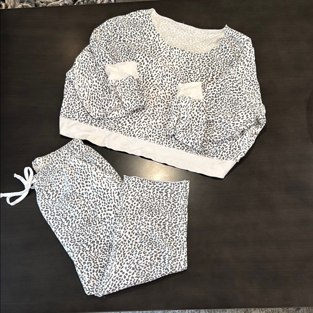 NWT Main Strip Black and White Pajama Set with Chetah Pattern